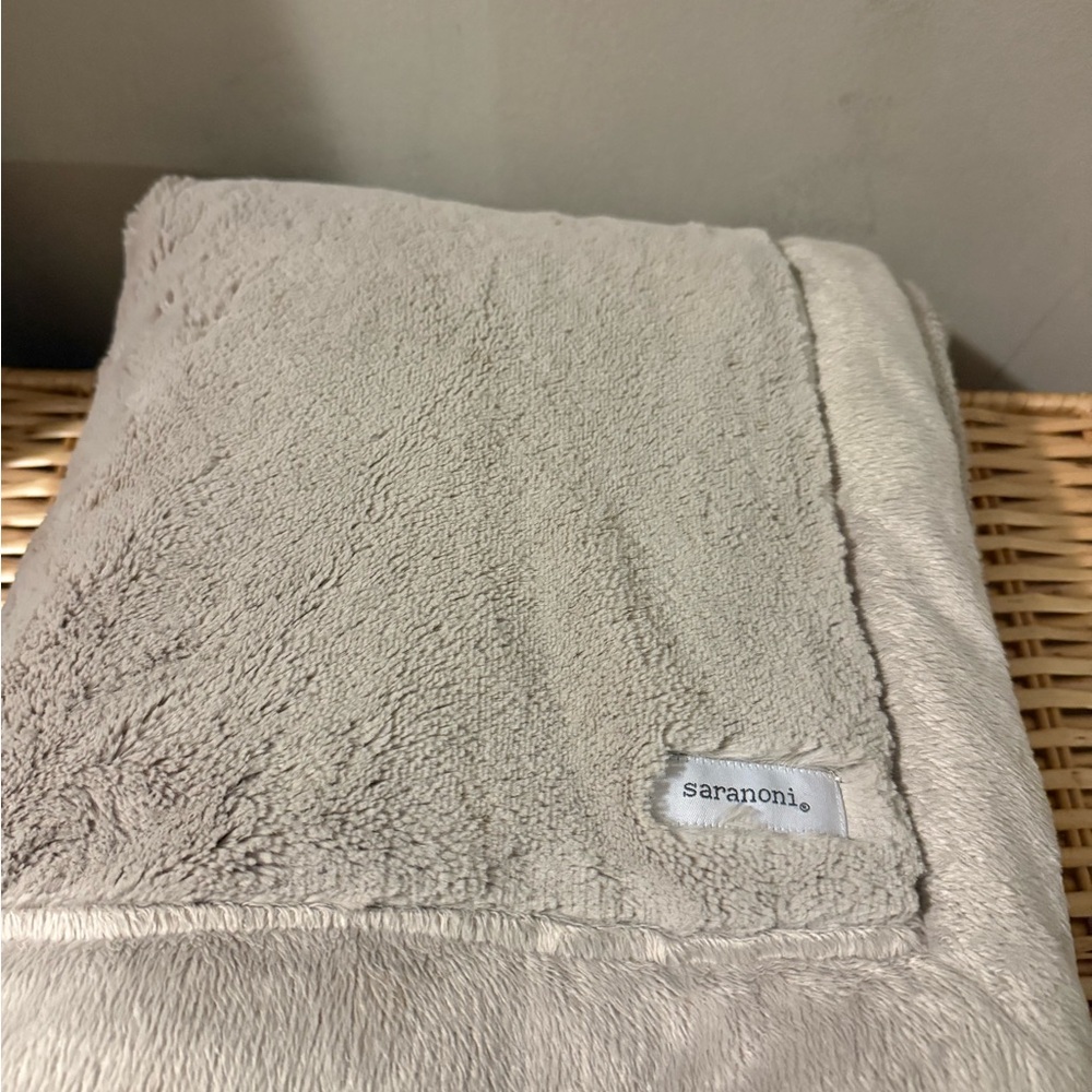 Saranoni Soft Plush Blanket